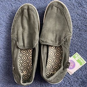 Women’s Black Sanuk Pair O Dice shoes brand new with tags